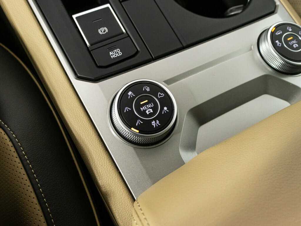 Volkswagen Touareg 2020 года с пробегом. Фото: #19