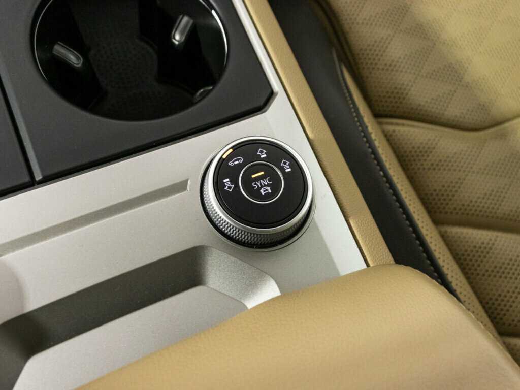 Volkswagen Touareg 2020 года с пробегом. Фото: #20