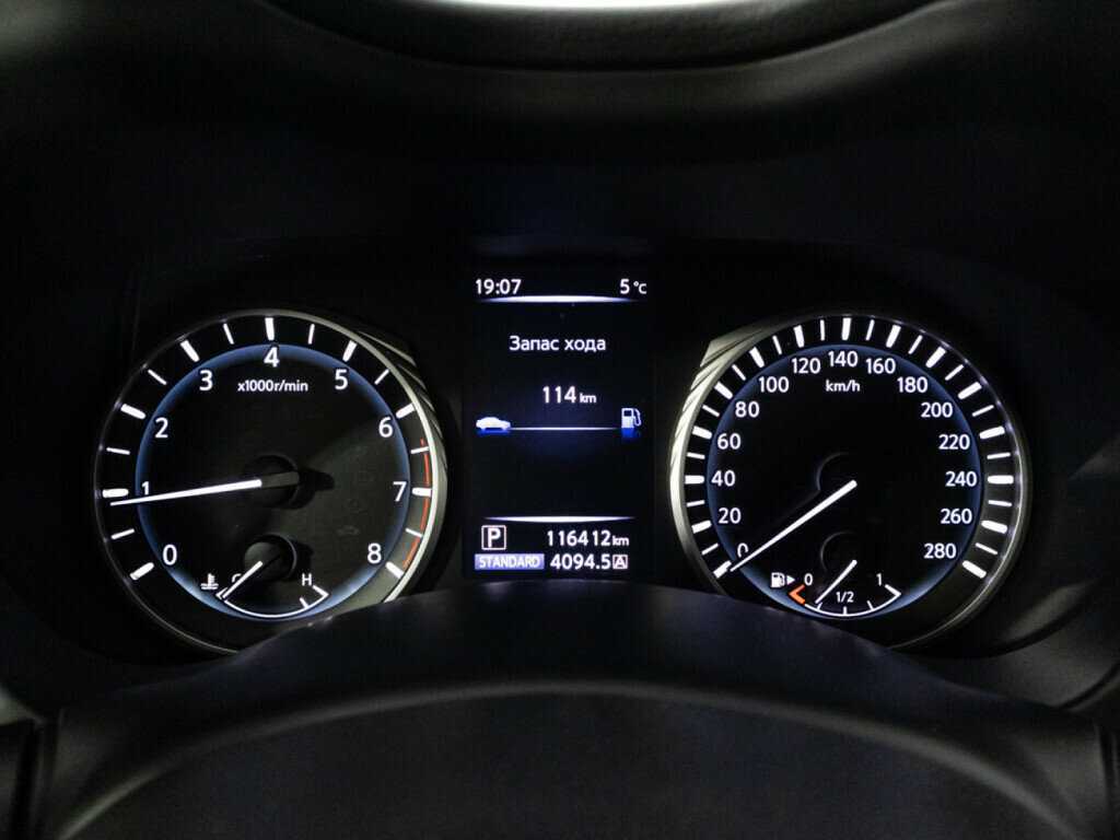 Infiniti Q50 2017 года с пробегом. Фото: #11