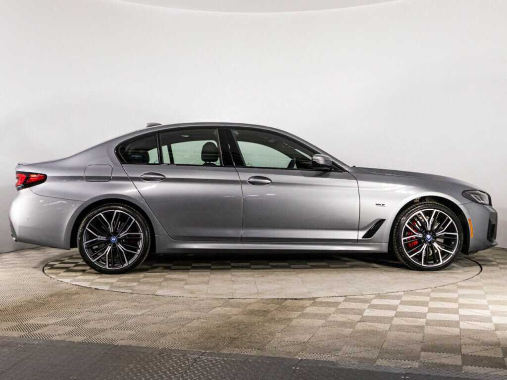 BMW 5 серии 2022 года с пробегом. Фото: #3