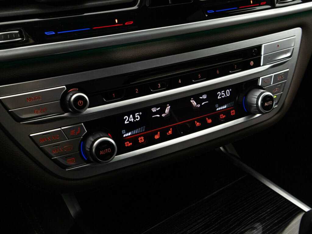 BMW 7 серии 2018 года с пробегом. Фото: #17