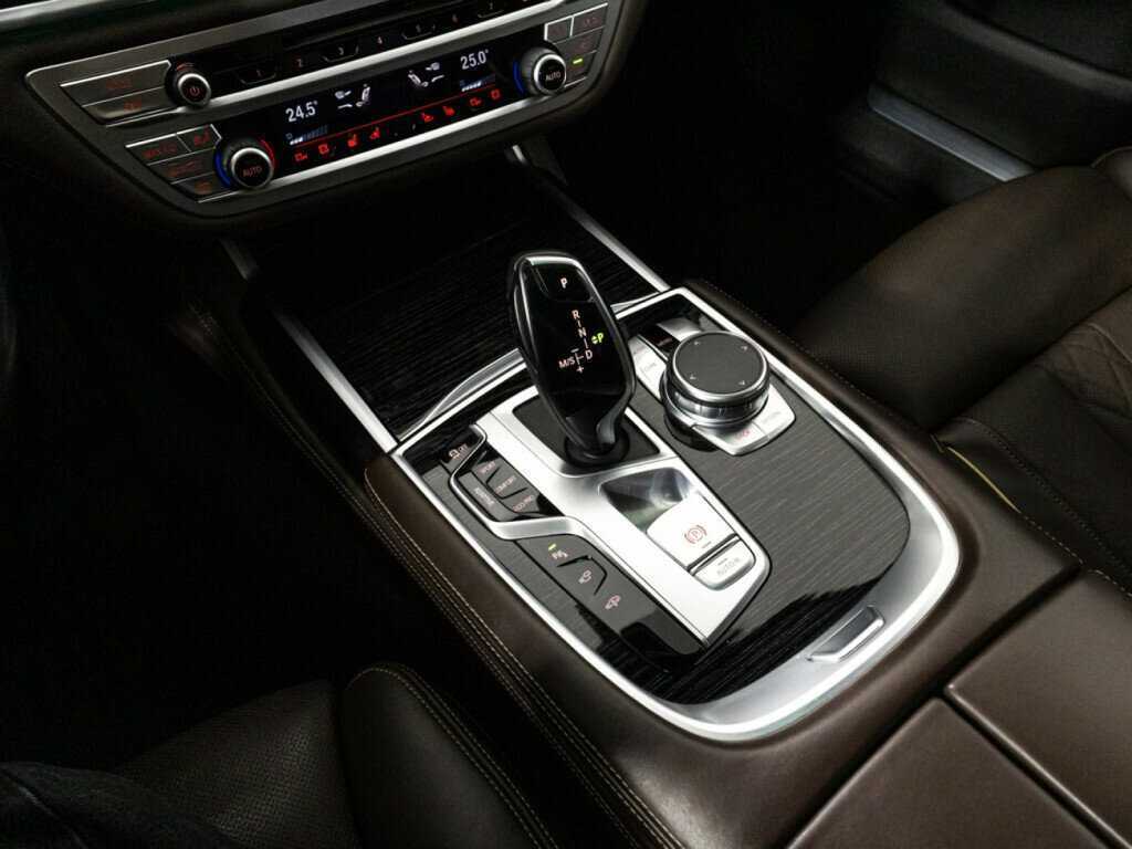 BMW 7 серии 2018 года с пробегом. Фото: #18