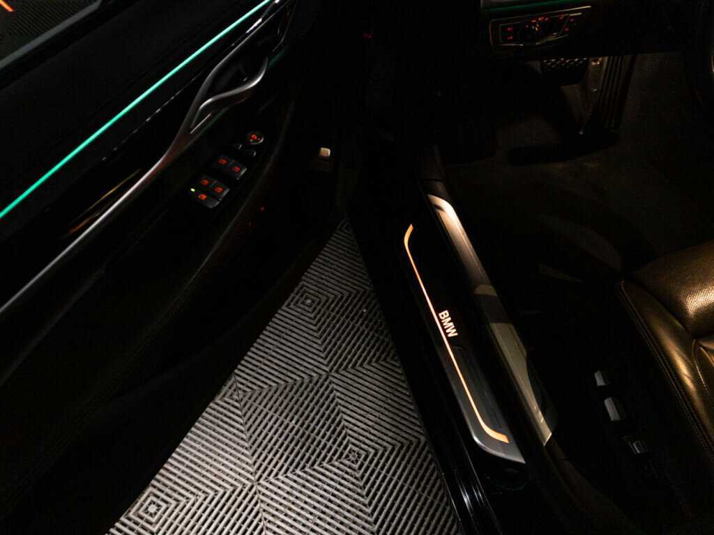 BMW 7 серии 2018 года с пробегом. Фото: #25