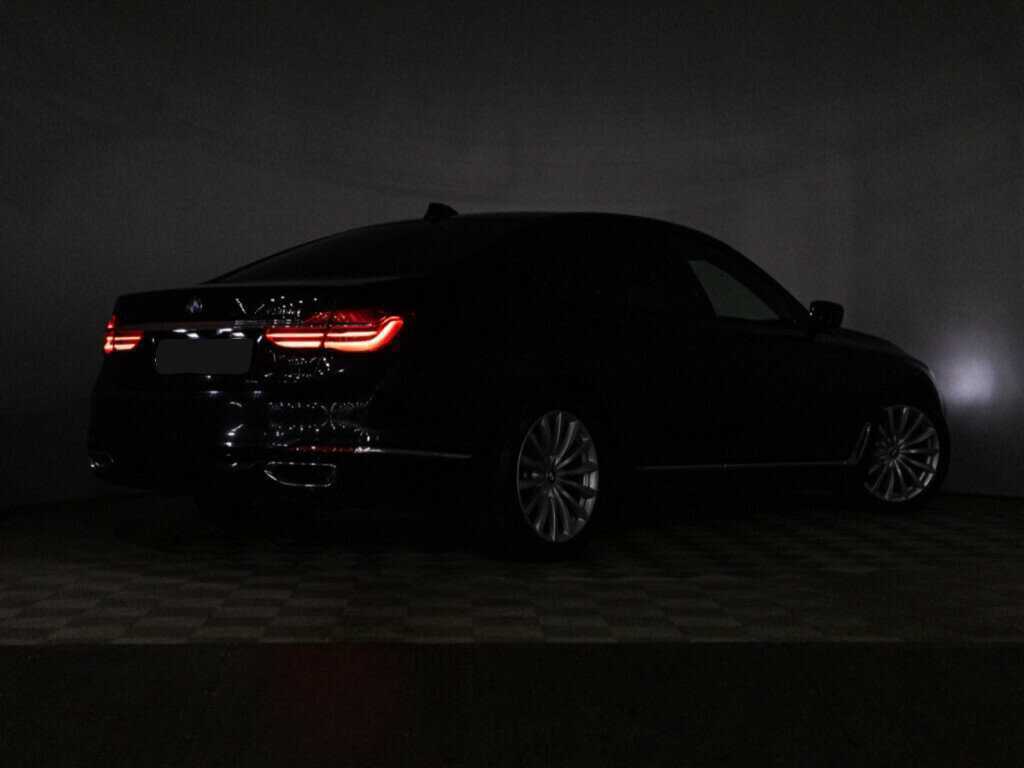 BMW 7 серии 2018 года с пробегом. Фото: #26