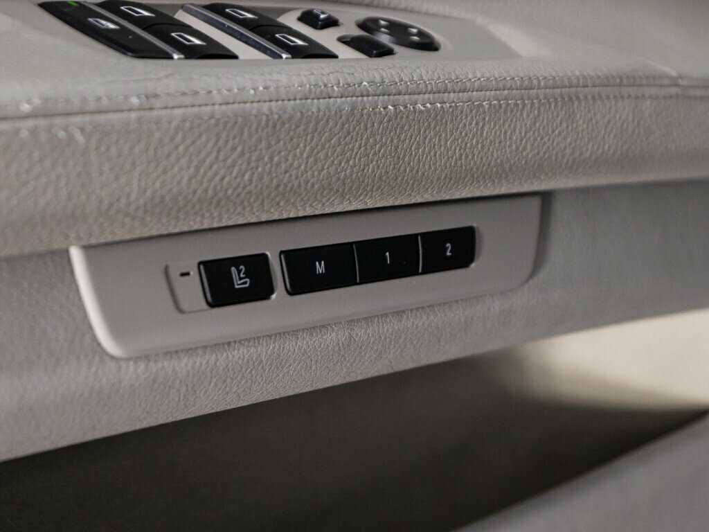 BMW 7 серии 2012 года с пробегом. Фото: #22