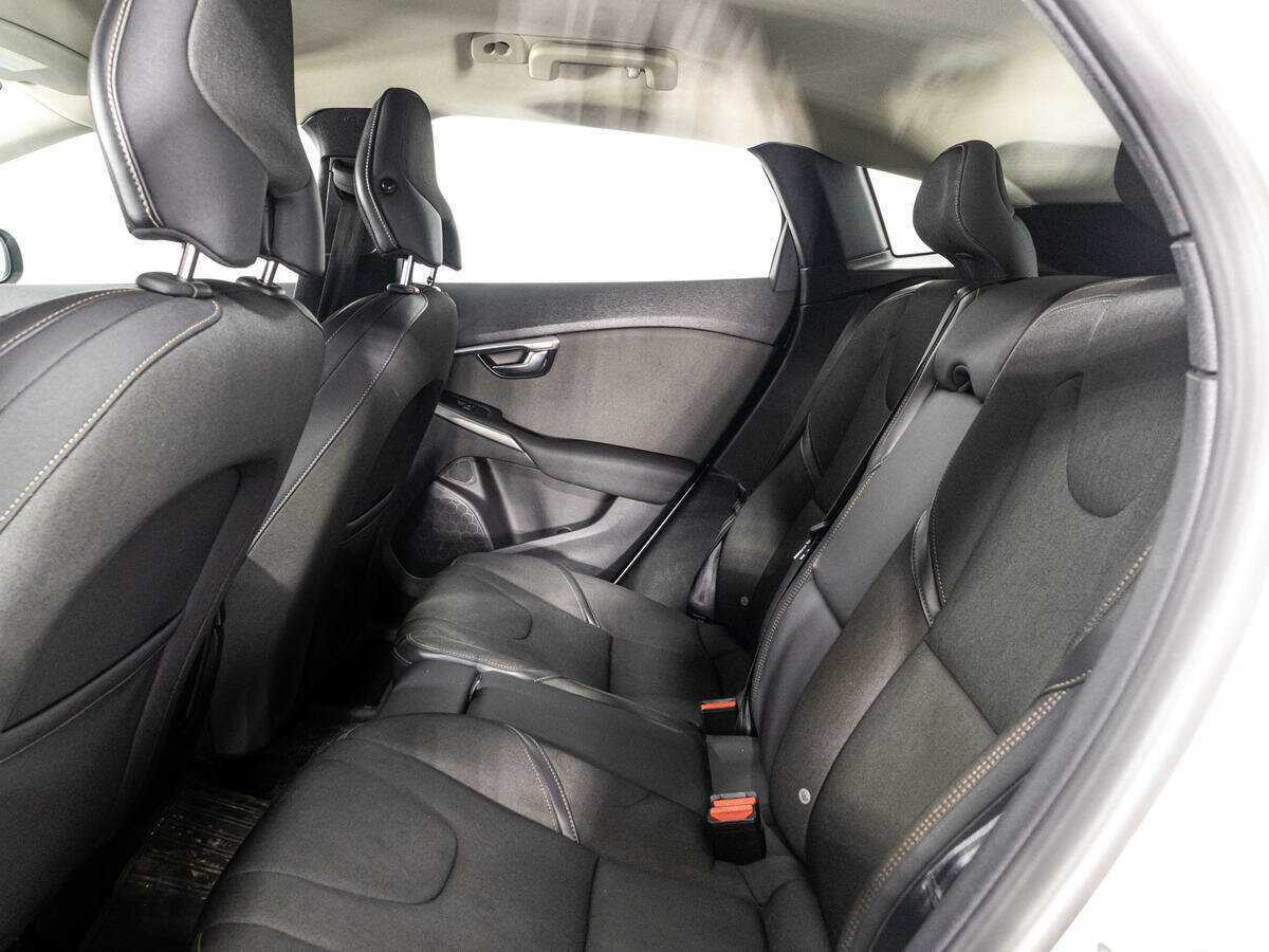 Volvo V40 Cross Country 2013 года с пробегом. Фото: #9