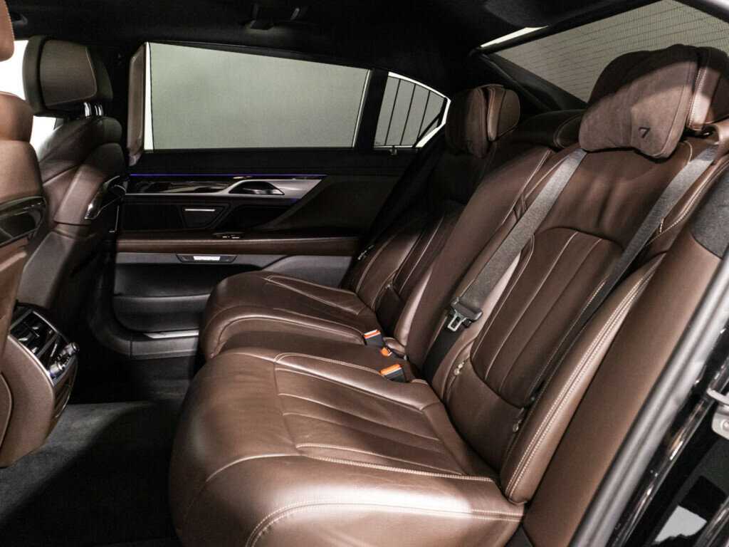 BMW 7 серии 2016 года с пробегом. Фото: #9