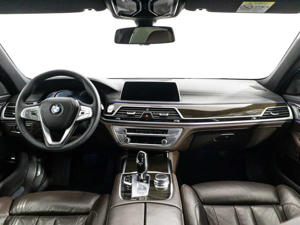 BMW 7 серии 2016 года с пробегом. Фото: #12