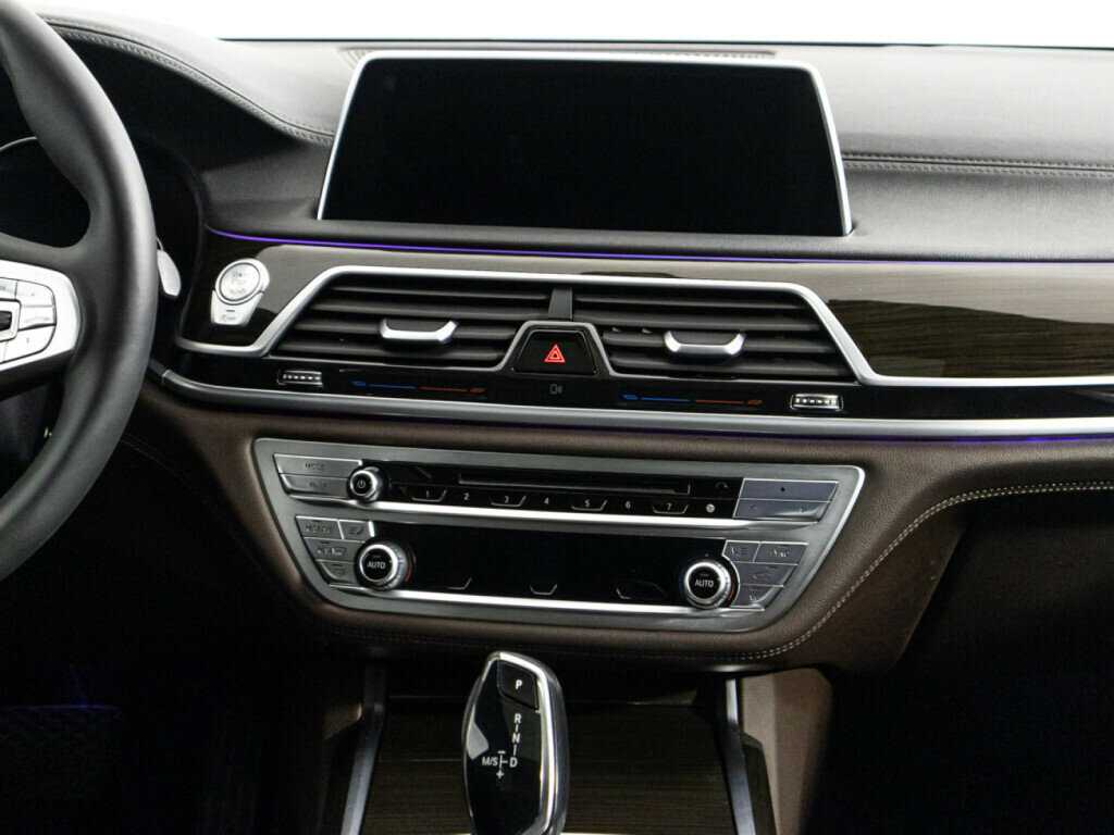 BMW 7 серии 2016 года с пробегом. Фото: #13