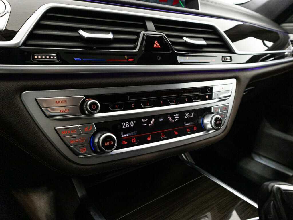 BMW 7 серии 2016 года с пробегом. Фото: #18