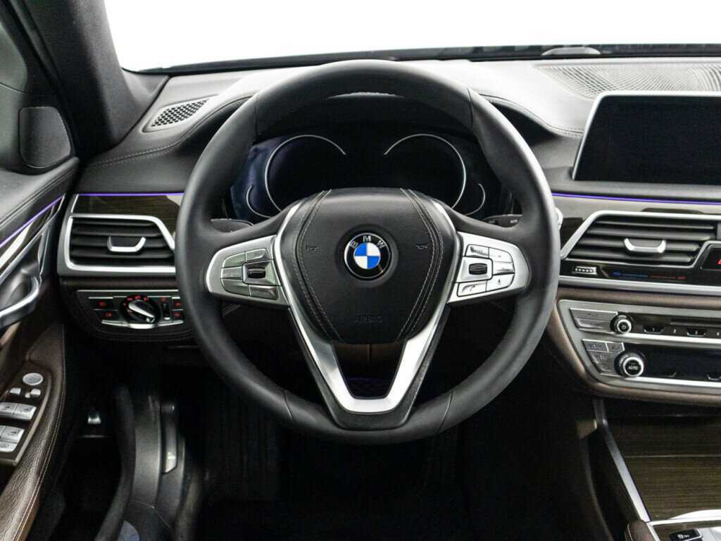 BMW 7 серии 2016 года с пробегом. Фото: #24