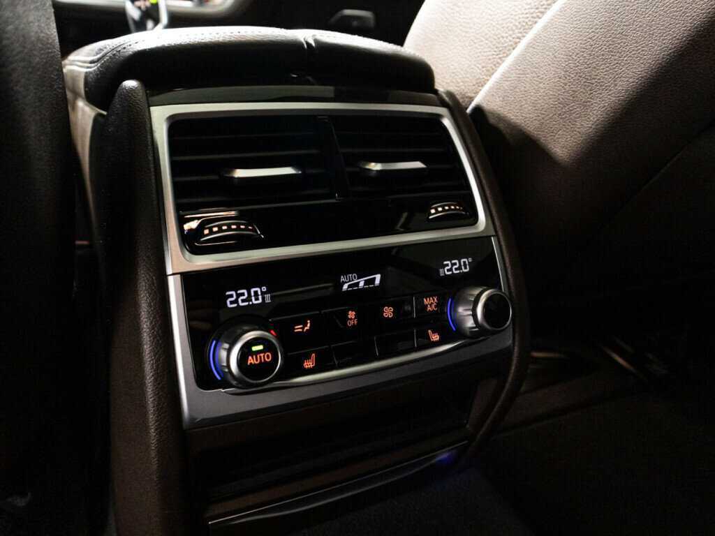 BMW 7 серии 2016 года с пробегом. Фото: #31