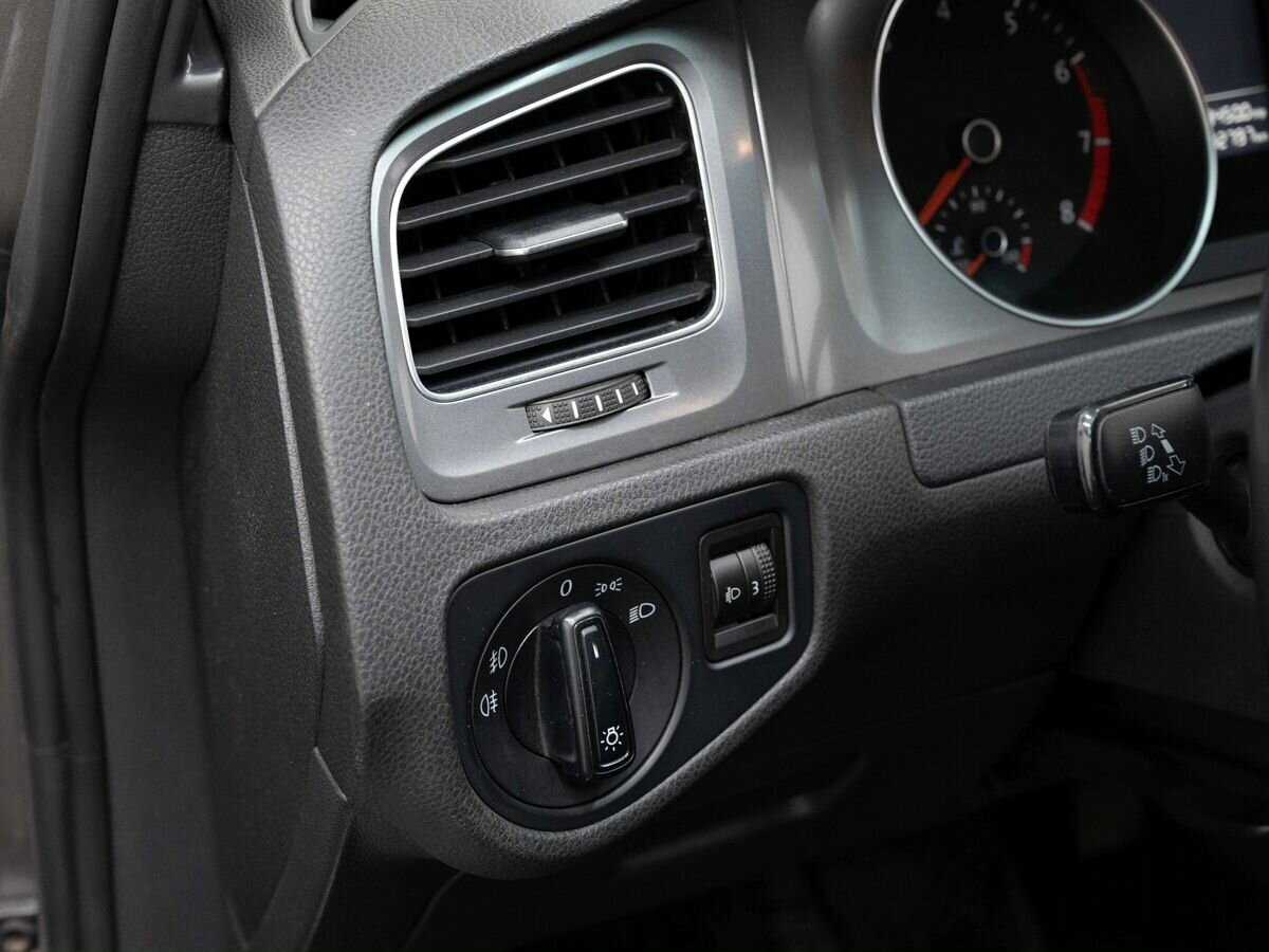 Б/У Фольксваген Гольф 2013 года. Фото: #18