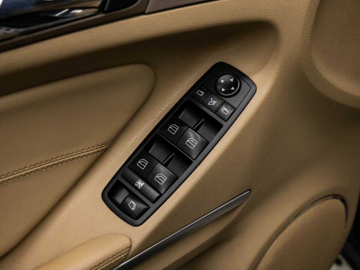 Mercedes-Benz GL-Класс 2011 года с пробегом. Фото: #18