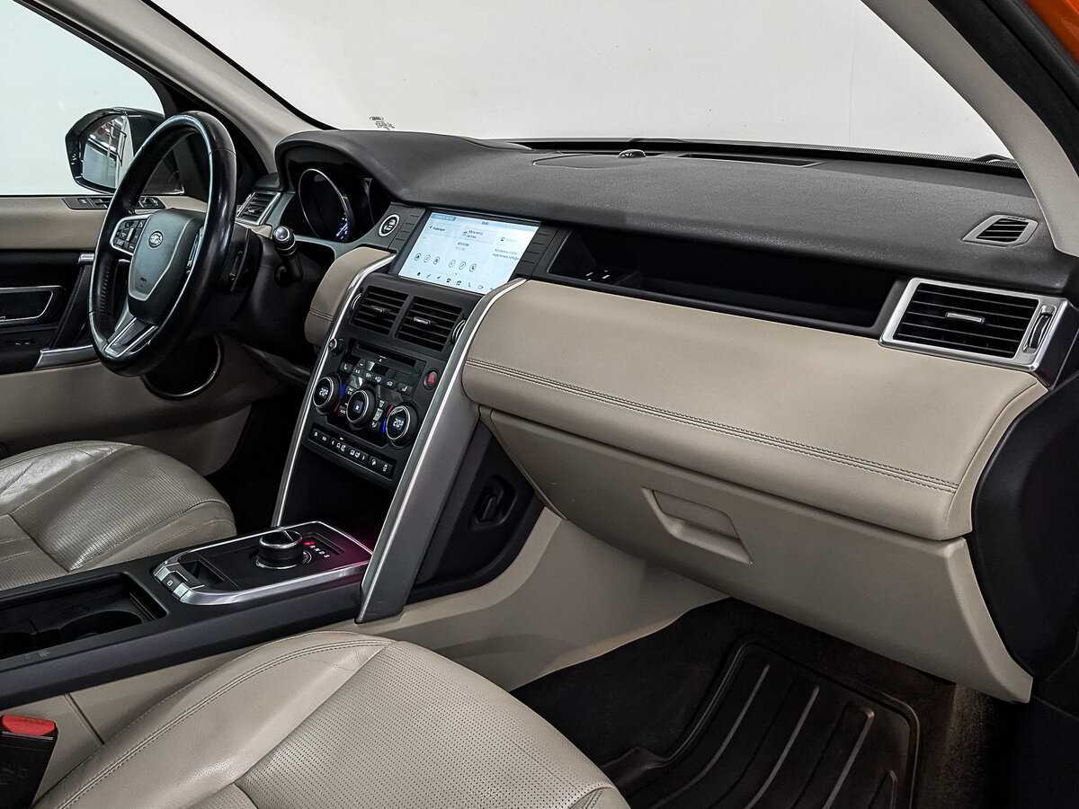 Land Rover Discovery Sport 2017 года с пробегом. Фото: #12