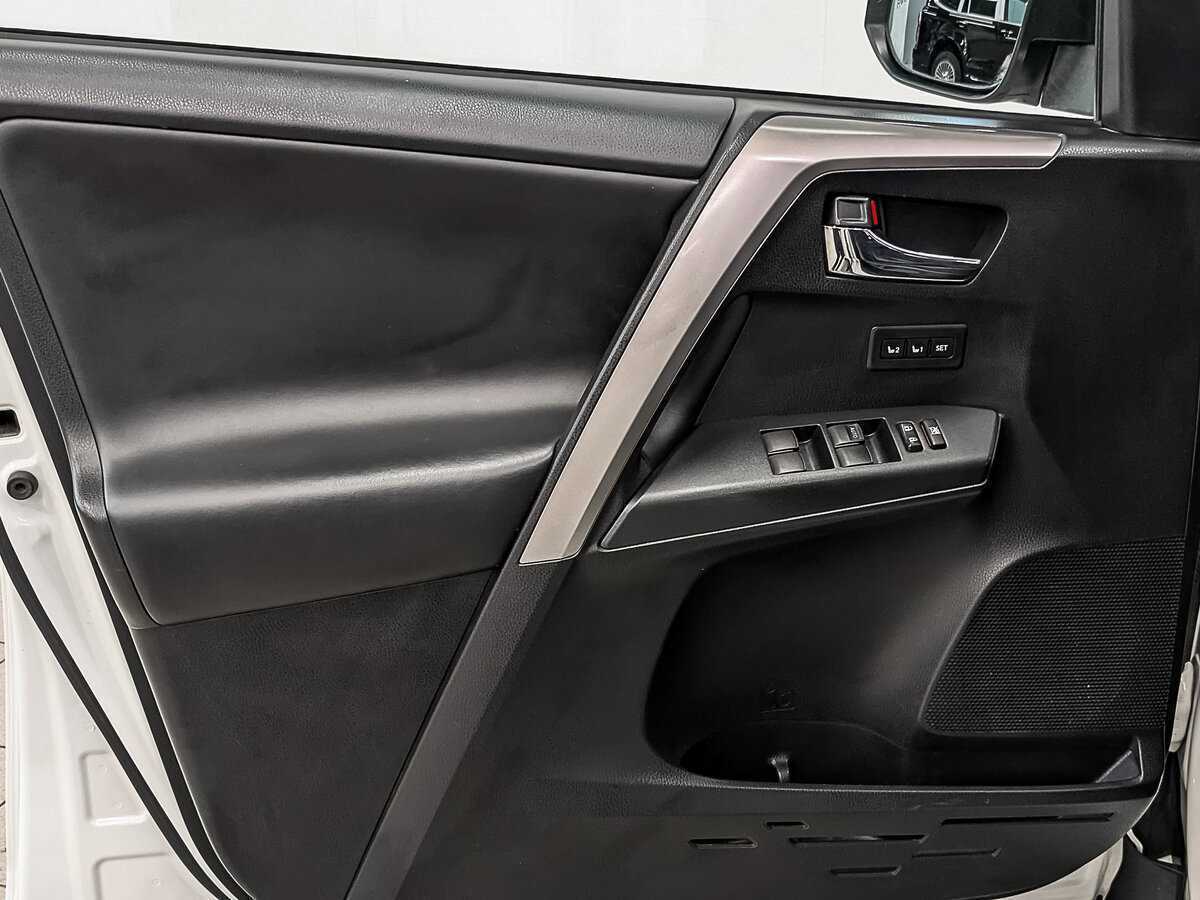 Toyota RAV4 2017 года с пробегом. Фото: #18
