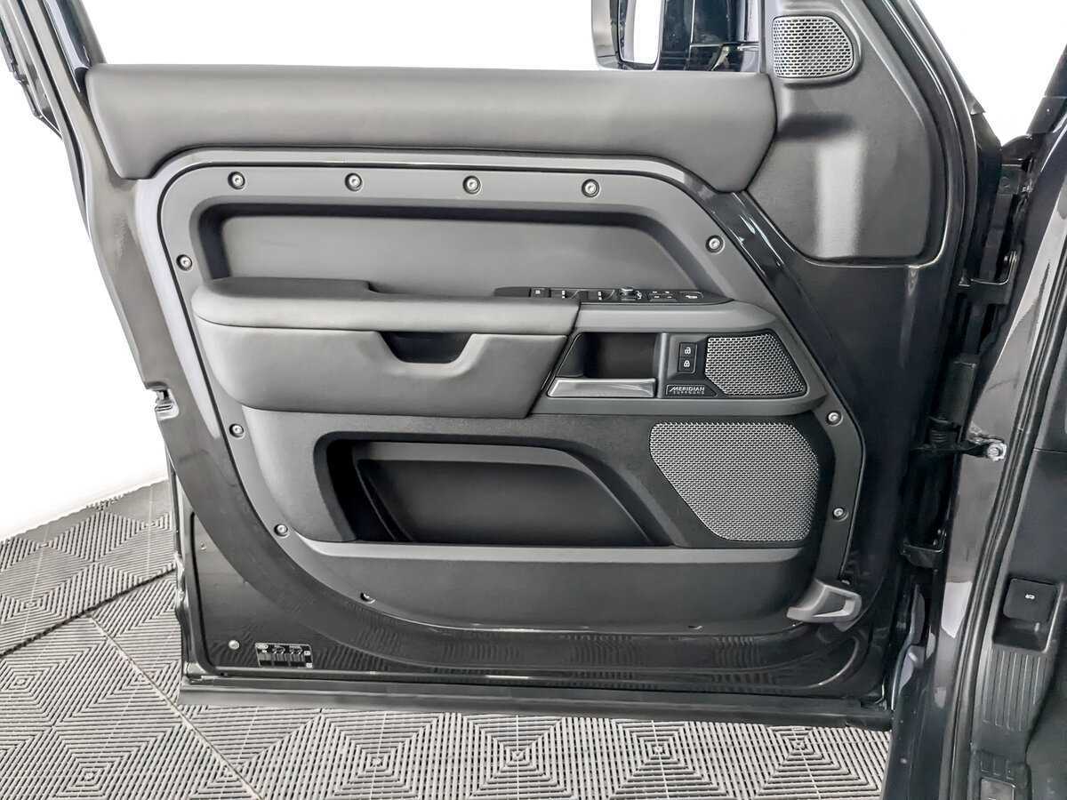 Land Rover Defender 2021 года с пробегом. Фото: #18