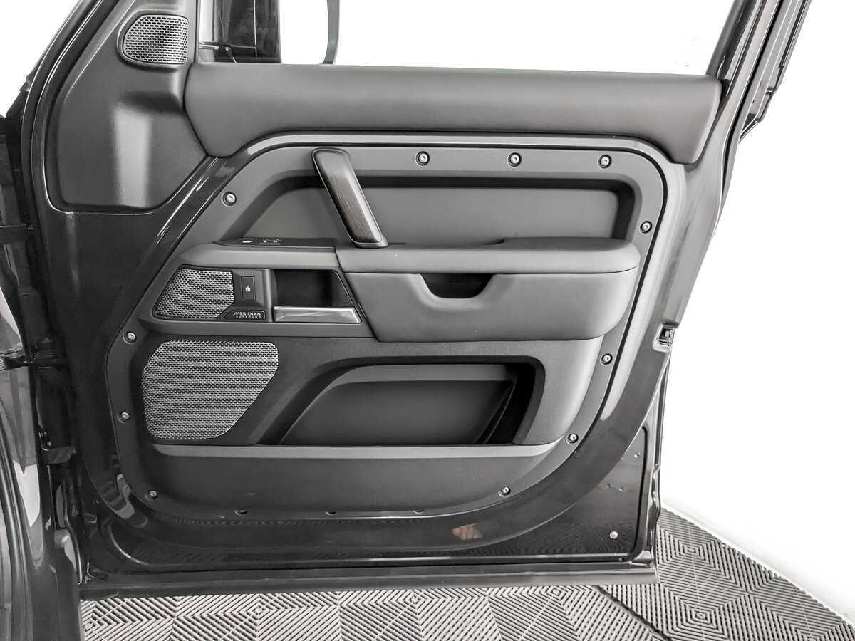 Land Rover Defender 2021 года с пробегом. Фото: #25