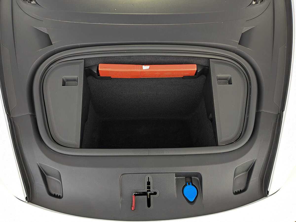 Porsche Taycan 2021 года с пробегом. Фото: #8