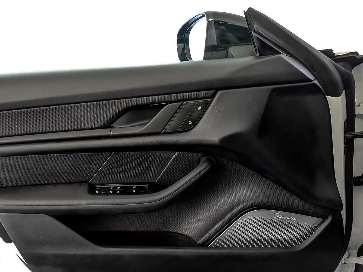 Porsche Taycan 2021 года с пробегом. Фото: #18