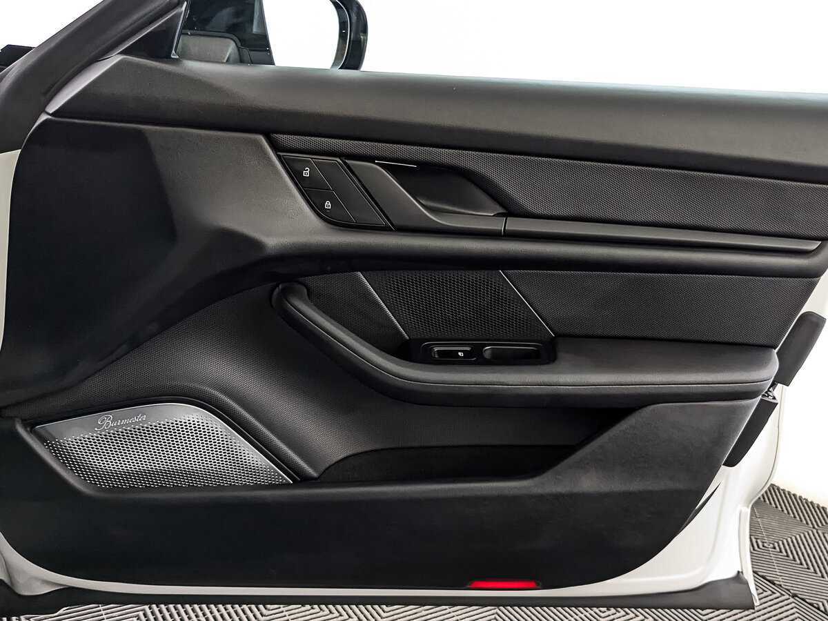 Porsche Taycan 2021 года с пробегом. Фото: #24