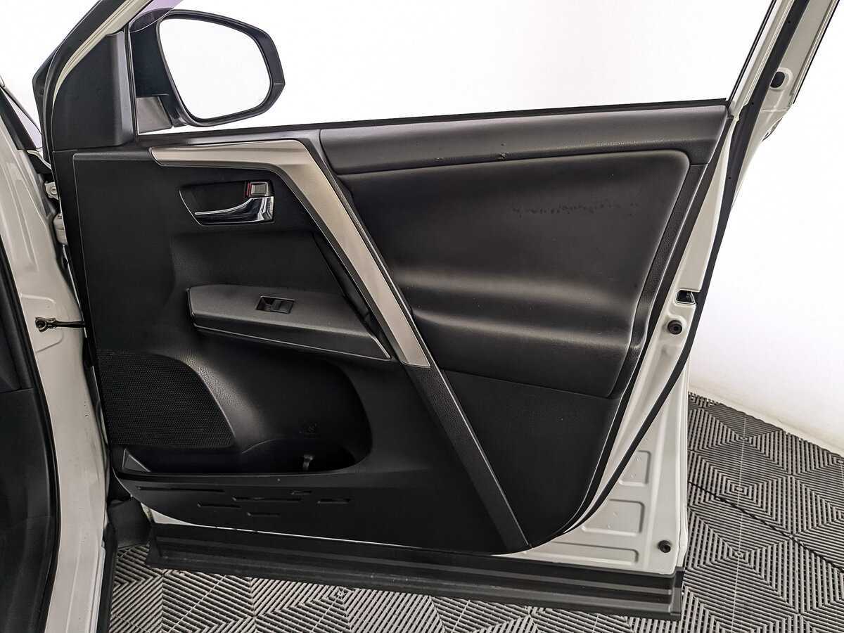 Toyota RAV4 2018 года с пробегом. Фото: #22