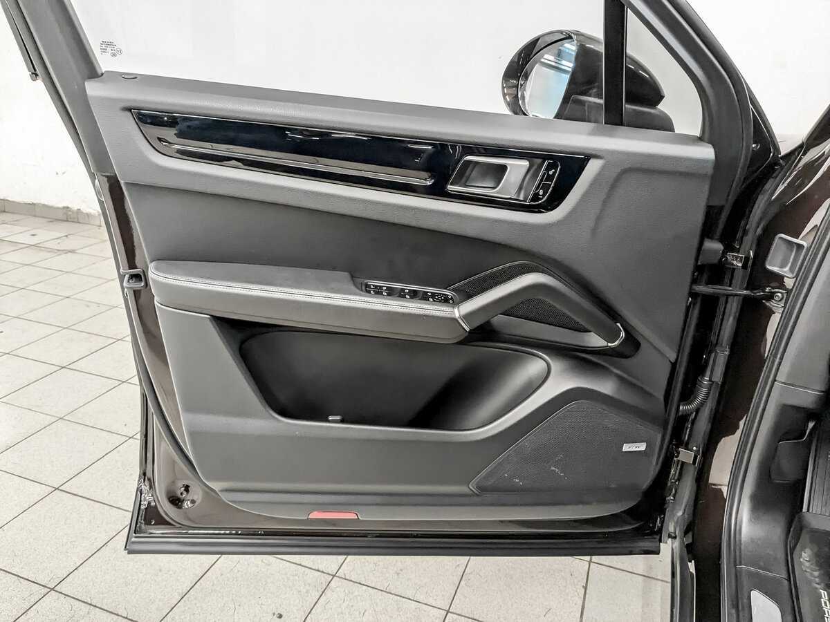 Porsche Cayenne 2018 года с пробегом. Фото: #18