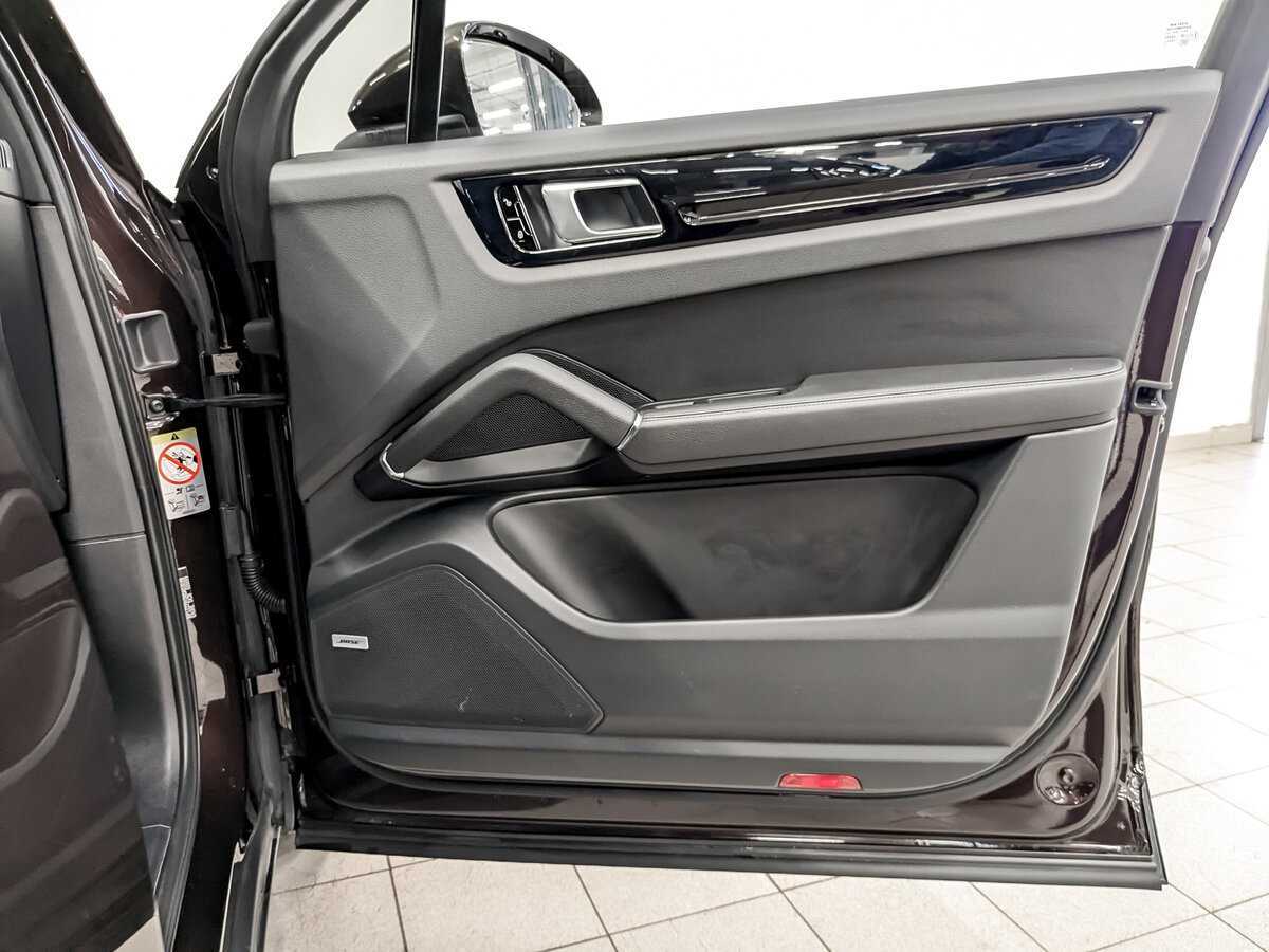 Porsche Cayenne 2018 года с пробегом. Фото: #25