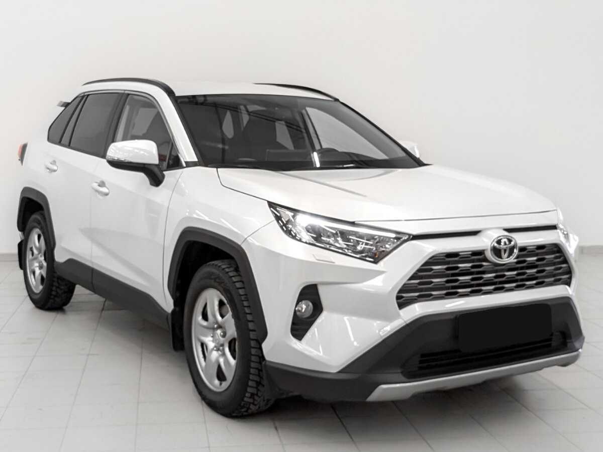 Toyota RAV4 2021 года с пробегом. Фото: #2