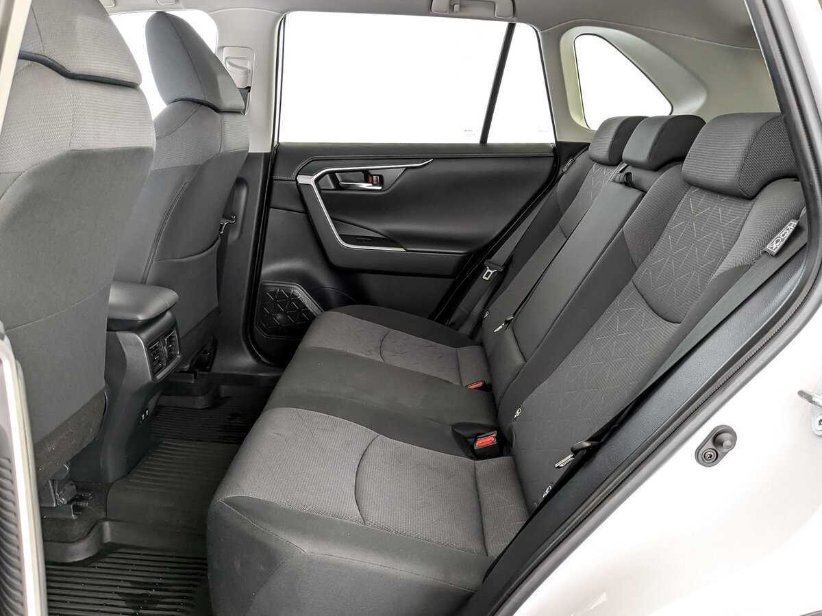 Toyota RAV4 2021 года с пробегом. Фото: #11