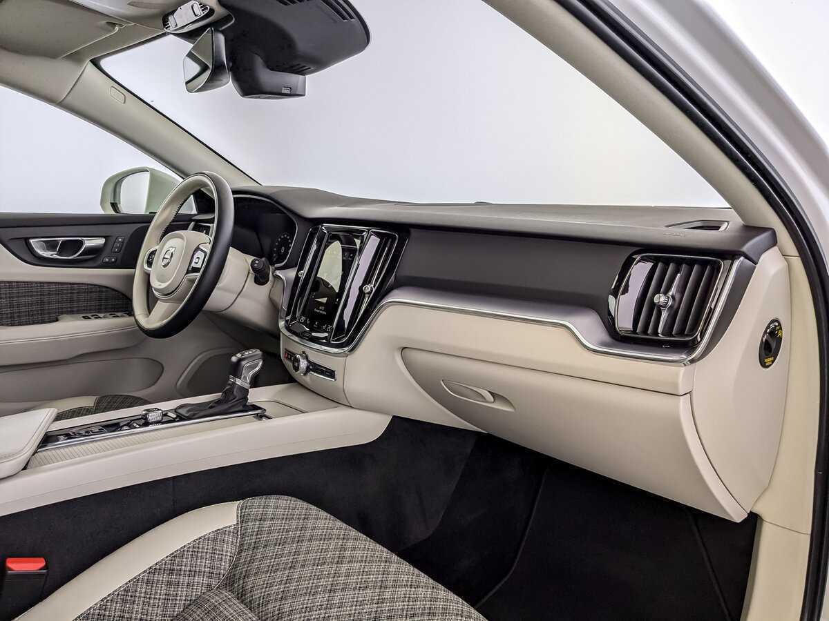 Volvo V60 Cross Country 2021 года с пробегом. Фото: #10