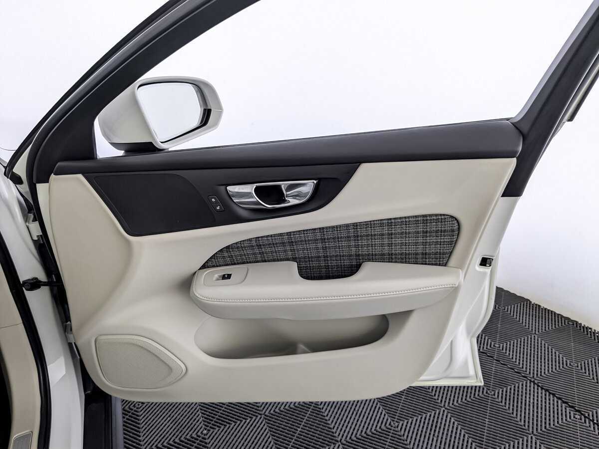 Volvo V60 Cross Country 2021 года с пробегом. Фото: #24