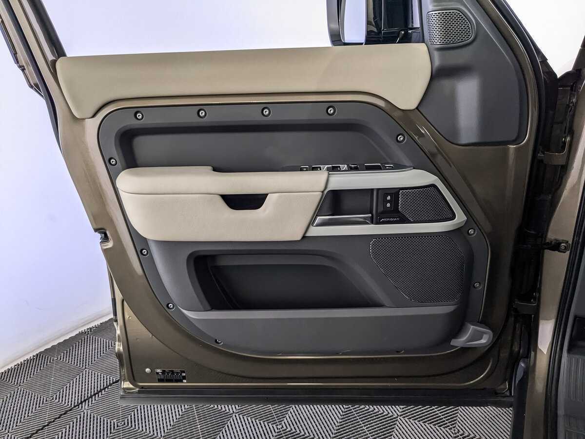 Land Rover Defender 2021 года с пробегом. Фото: #18