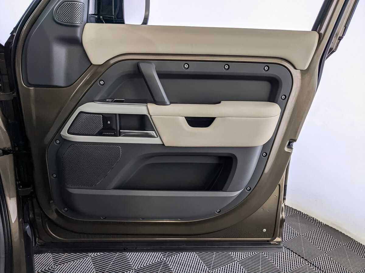 Land Rover Defender 2021 года с пробегом. Фото: #24