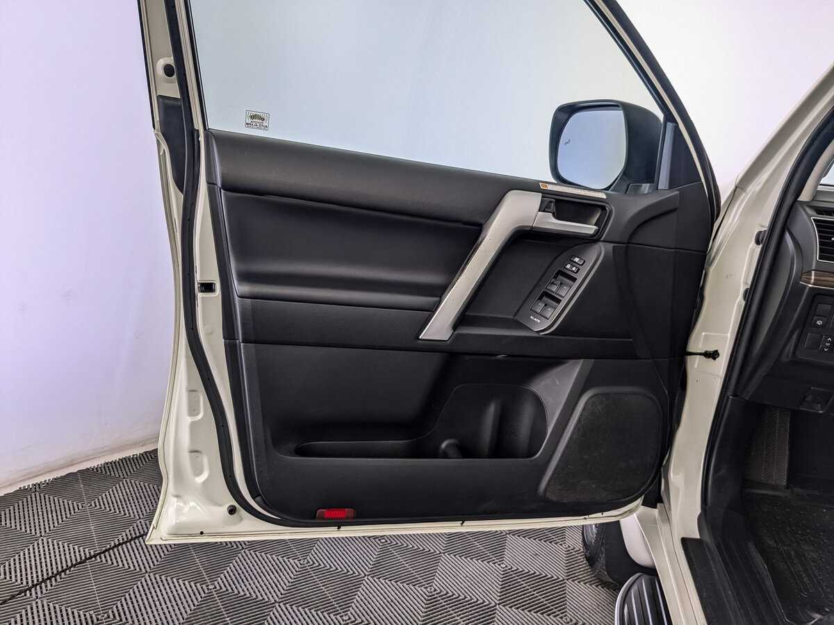 Toyota Land Cruiser Prado 2019 года с пробегом. Фото: #18
