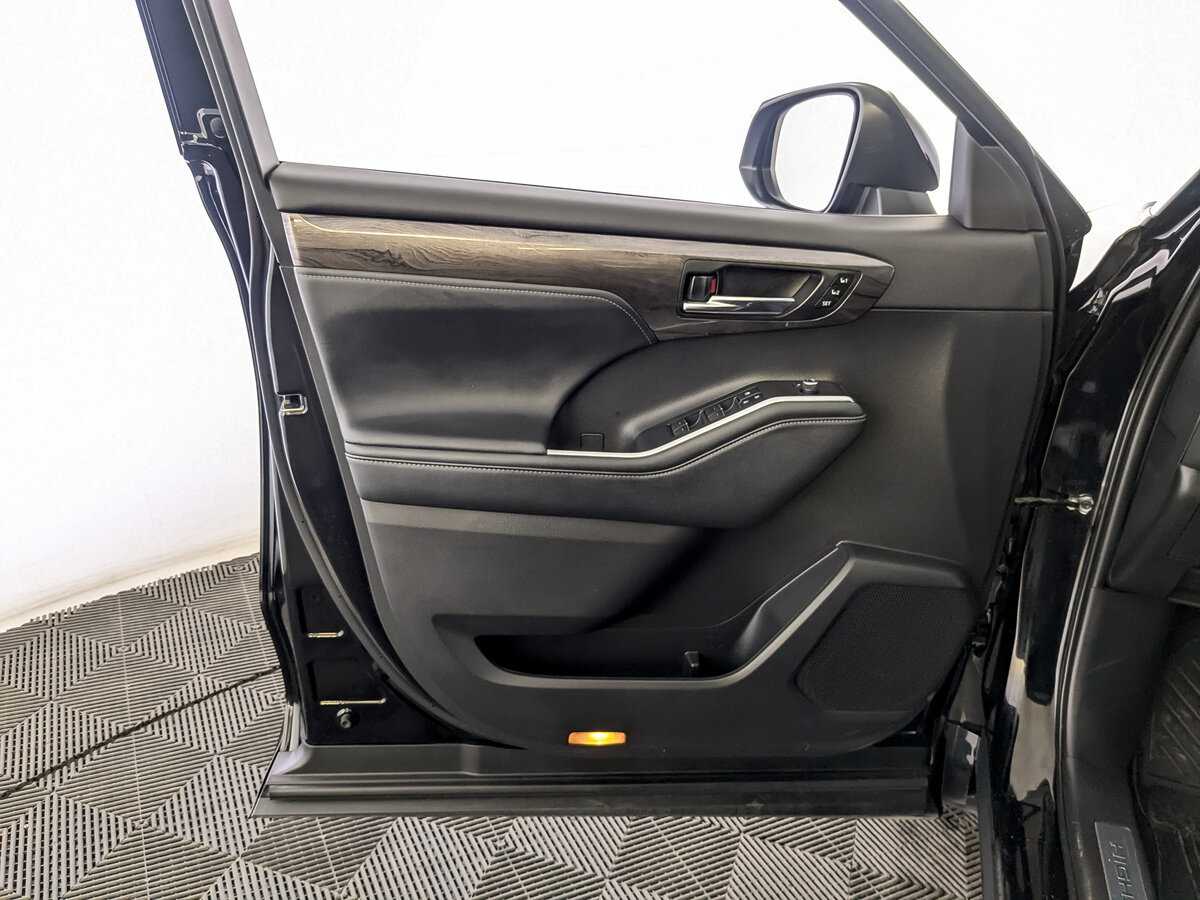 Toyota Highlander 2021 года с пробегом. Фото: #18