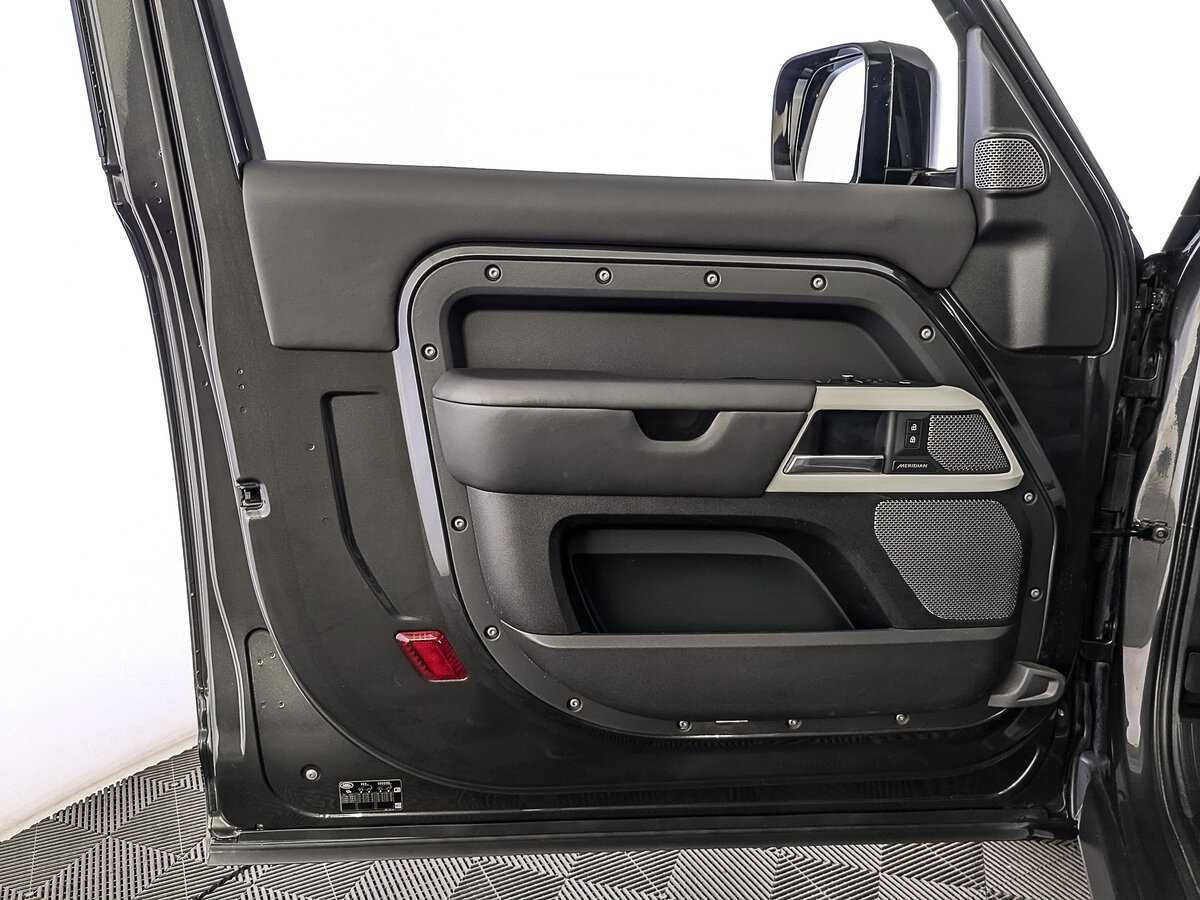 Land Rover Defender 2021 года с пробегом. Фото: #18