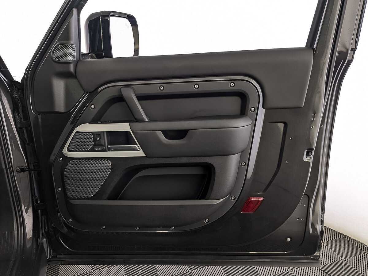 Land Rover Defender 2021 года с пробегом. Фото: #24