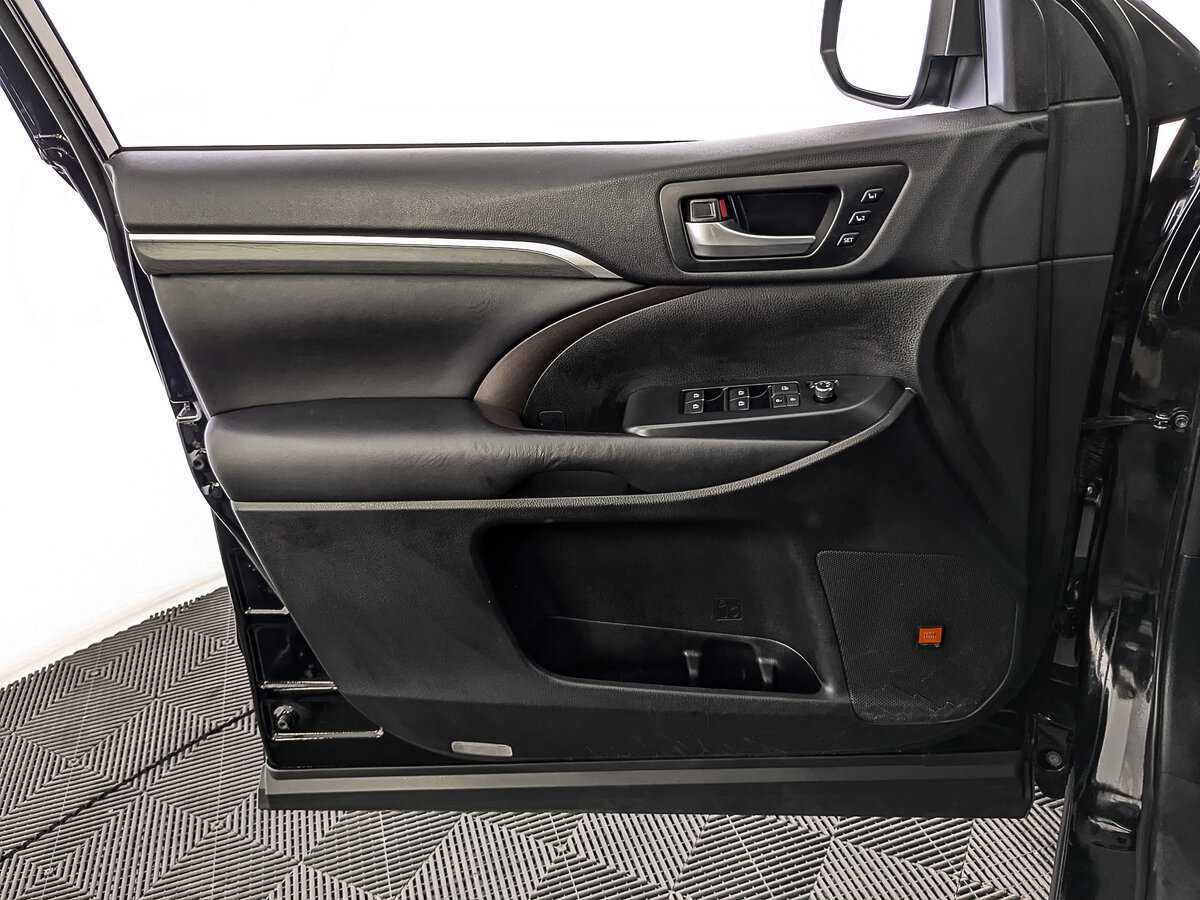 Toyota Highlander 2018 года с пробегом. Фото: #15