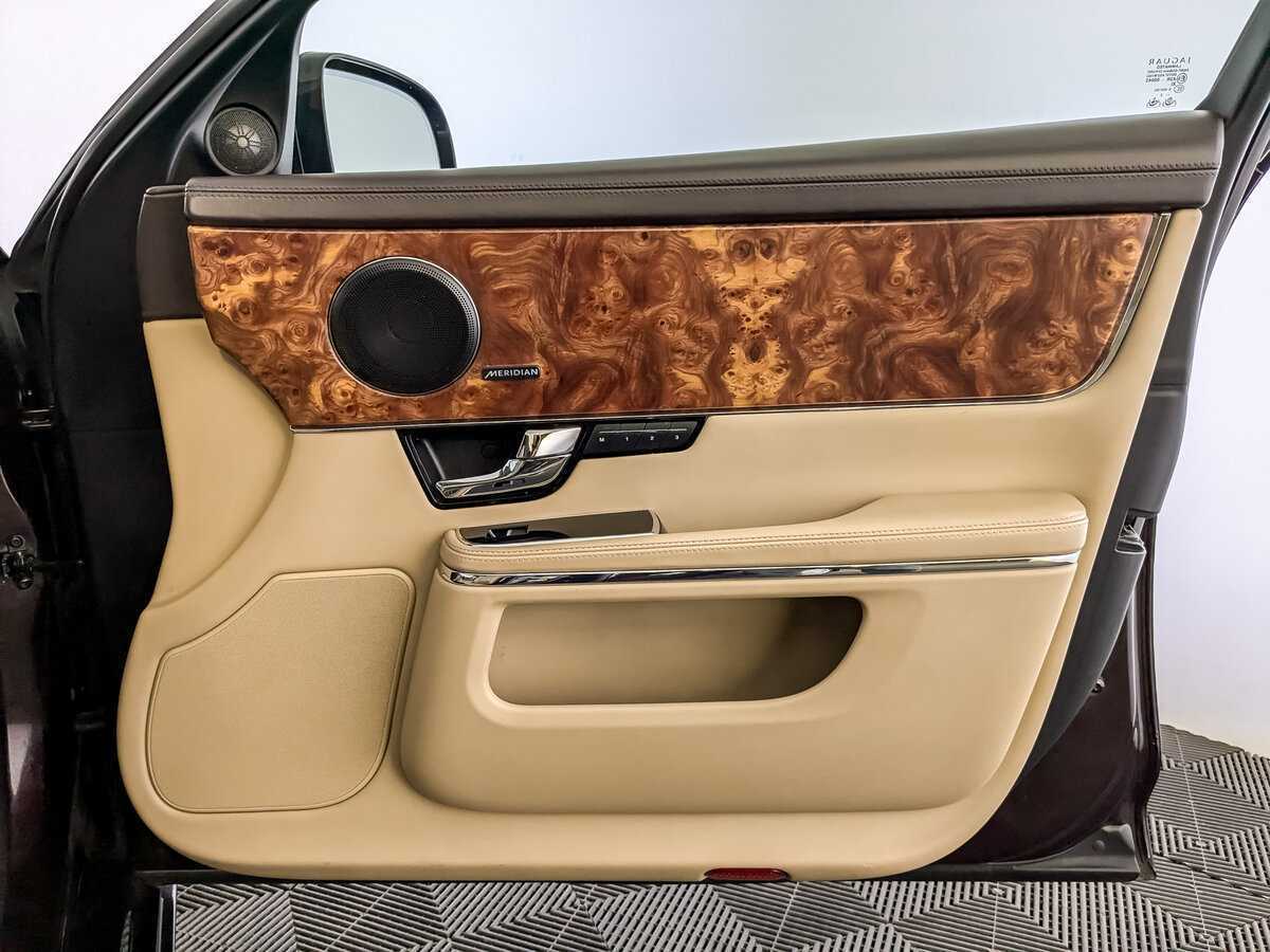 Jaguar XJ 2012 года с пробегом. Фото: #23