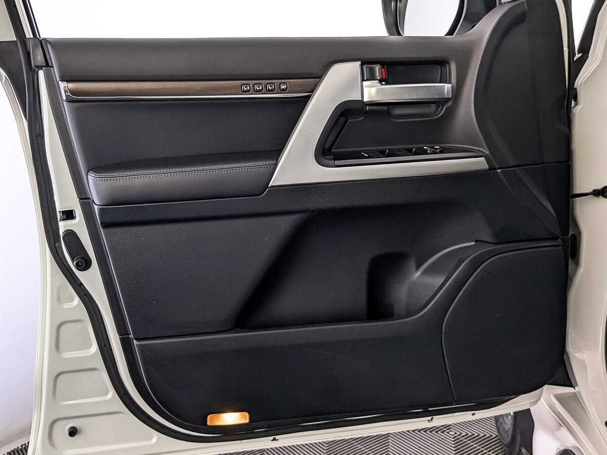 Toyota Land Cruiser 2020 года с пробегом. Фото: #16