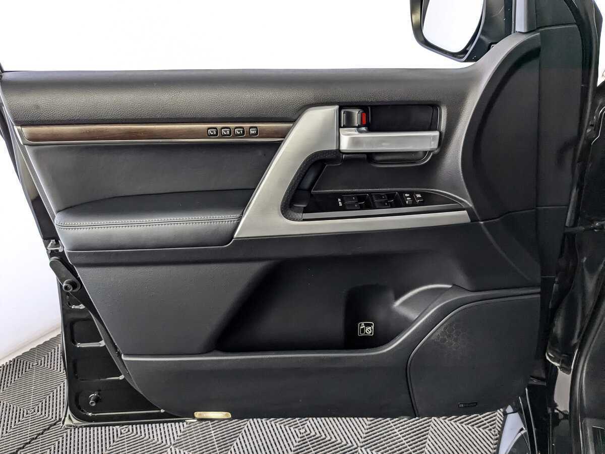 Toyota Land Cruiser 2018 года с пробегом. Фото: #18