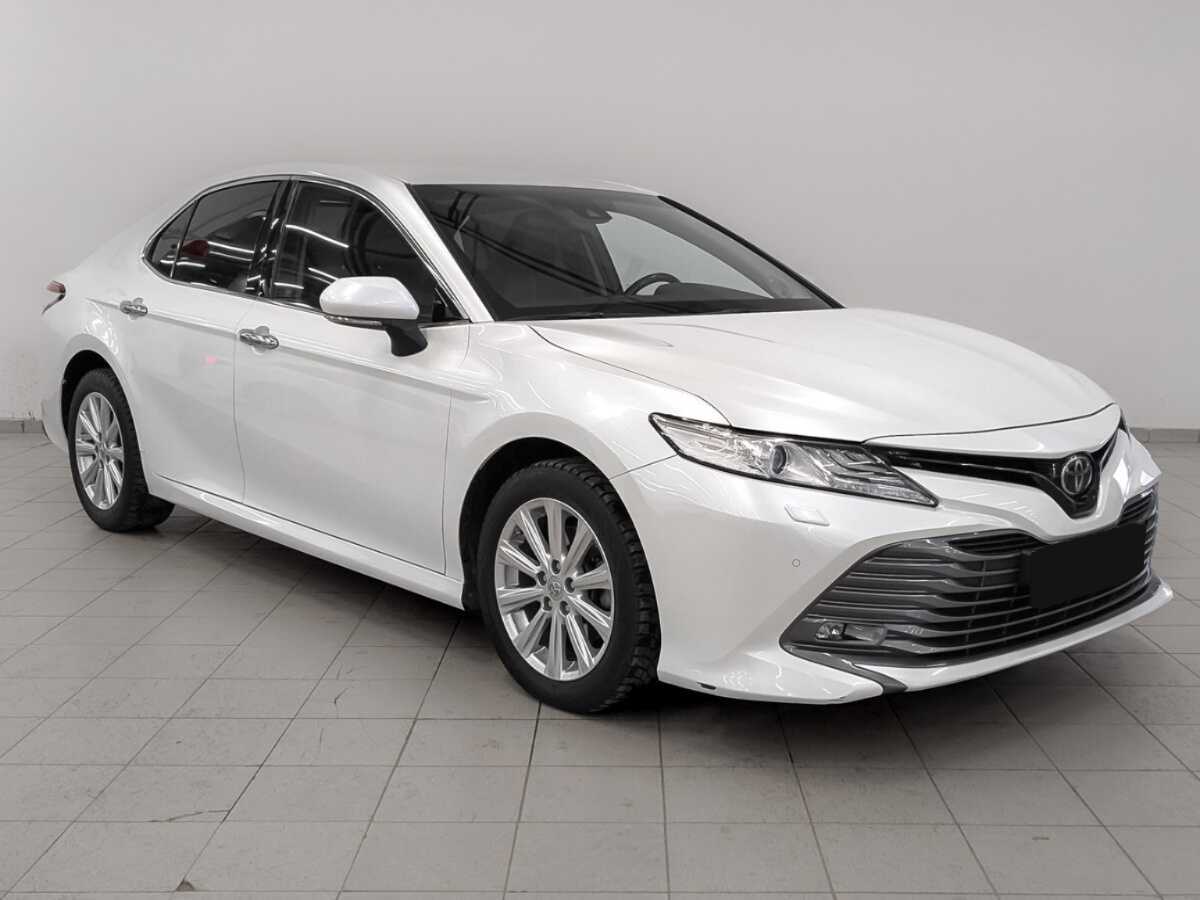 Toyota Camry 2019 года с пробегом. Фото: #2