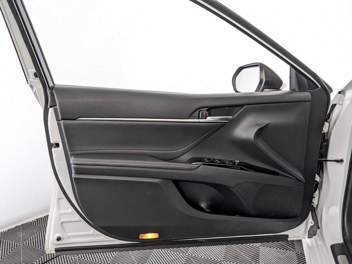 Toyota Camry 2019 года с пробегом. Фото: #18