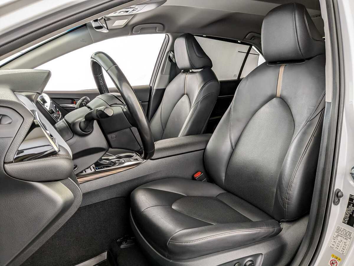 Toyota Camry 2019 года с пробегом. Фото: #19