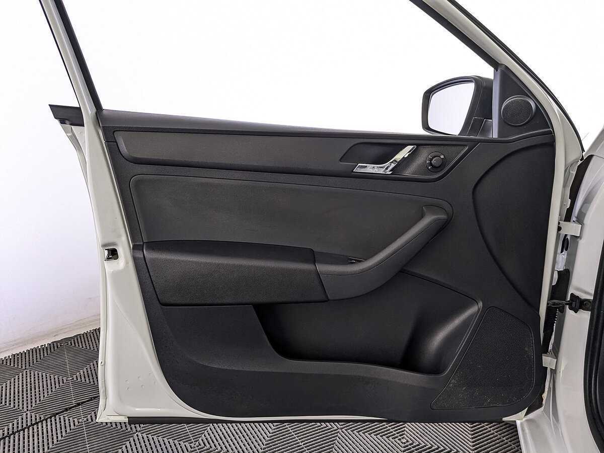 Б/У Шкода Рапид 2017 года. Фото: #18