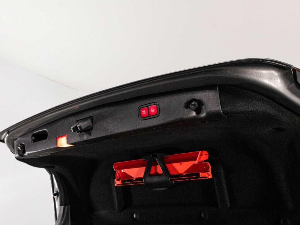 Mercedes-Benz E-Класс AMG 2014 года с пробегом. Фото: #15