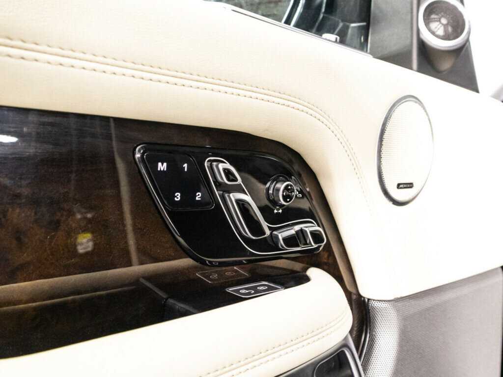 Land Rover Range Rover 2018 года с пробегом. Фото: #18