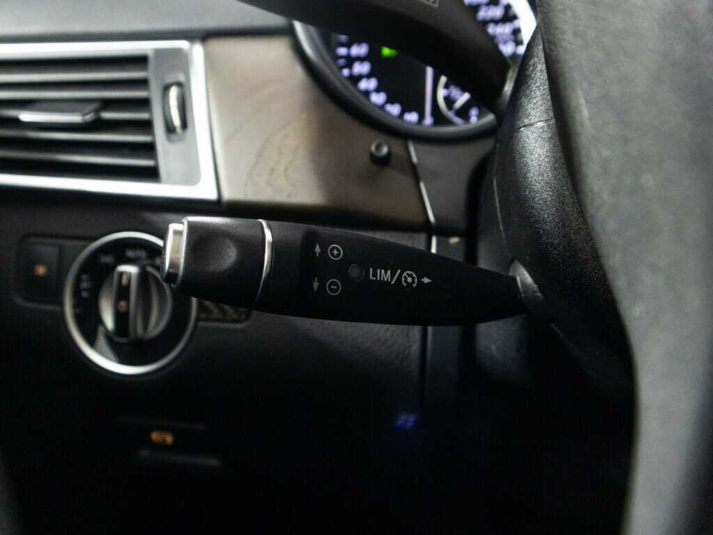 Mercedes-Benz GL-Класс 2015 года с пробегом. Фото: #23