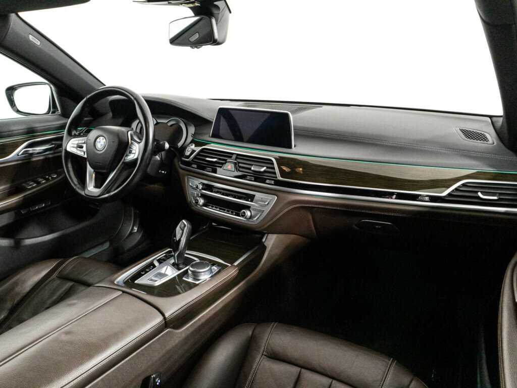 BMW 7 серии 2016 года с пробегом. Фото: #6